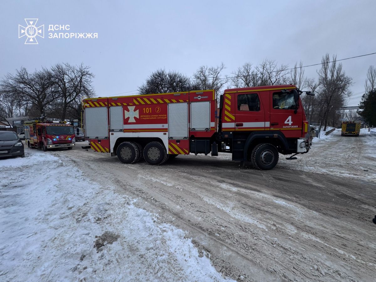На приватному підприємстві в Запоріжжі спалахнула пожежа — що відомо (фото, відео)