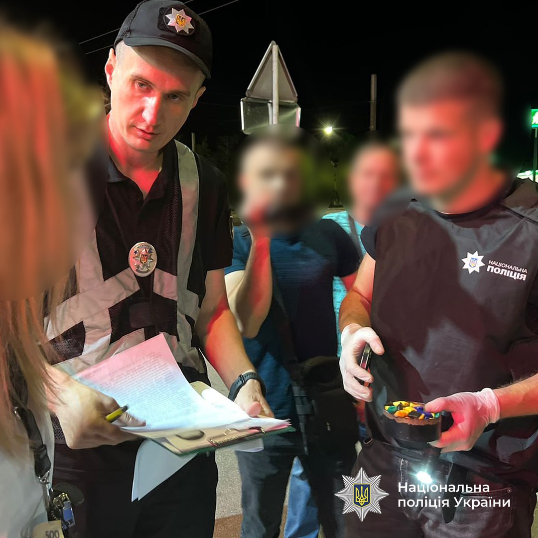 Наркобізнес у камуфляжі - у Запоріжжі судитимуть дилерів, які маскувалися під силовиків (фото)