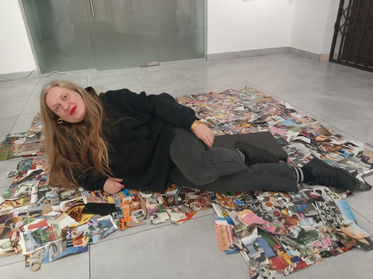 Полежати на експонаті та зробити селфі - у Запоріжжі відкрили виставку найкращих робіт міжнародного фестивалю коллажу (фото)