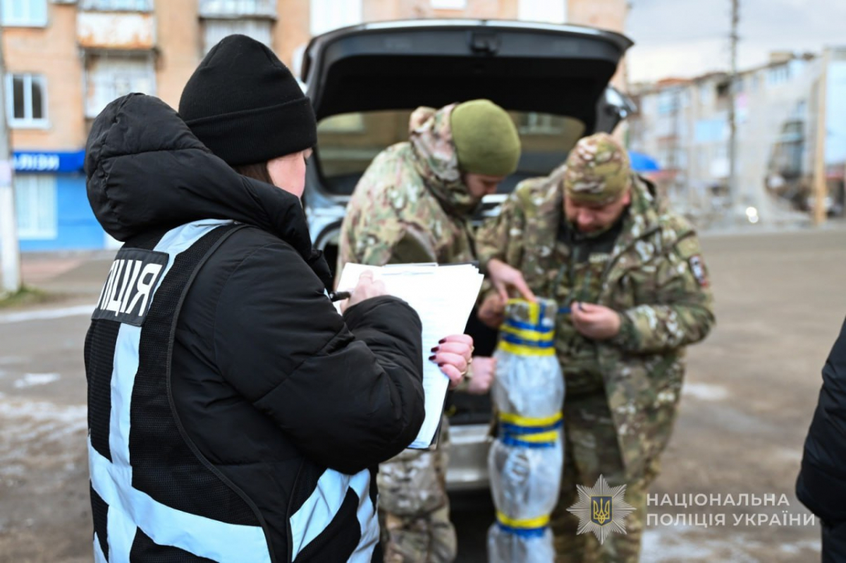 Ракета на продаж і гранати вдома - на Запоріжжі затримали двох чоловіків (фото)