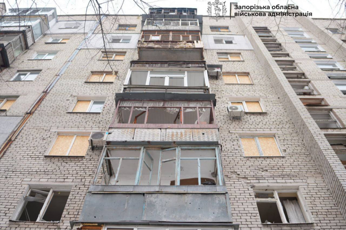 Росіяни атакували Запоріжжя в новорічну ніч — першочергові роботи з ліквідації наслідків удару завершені (фото)