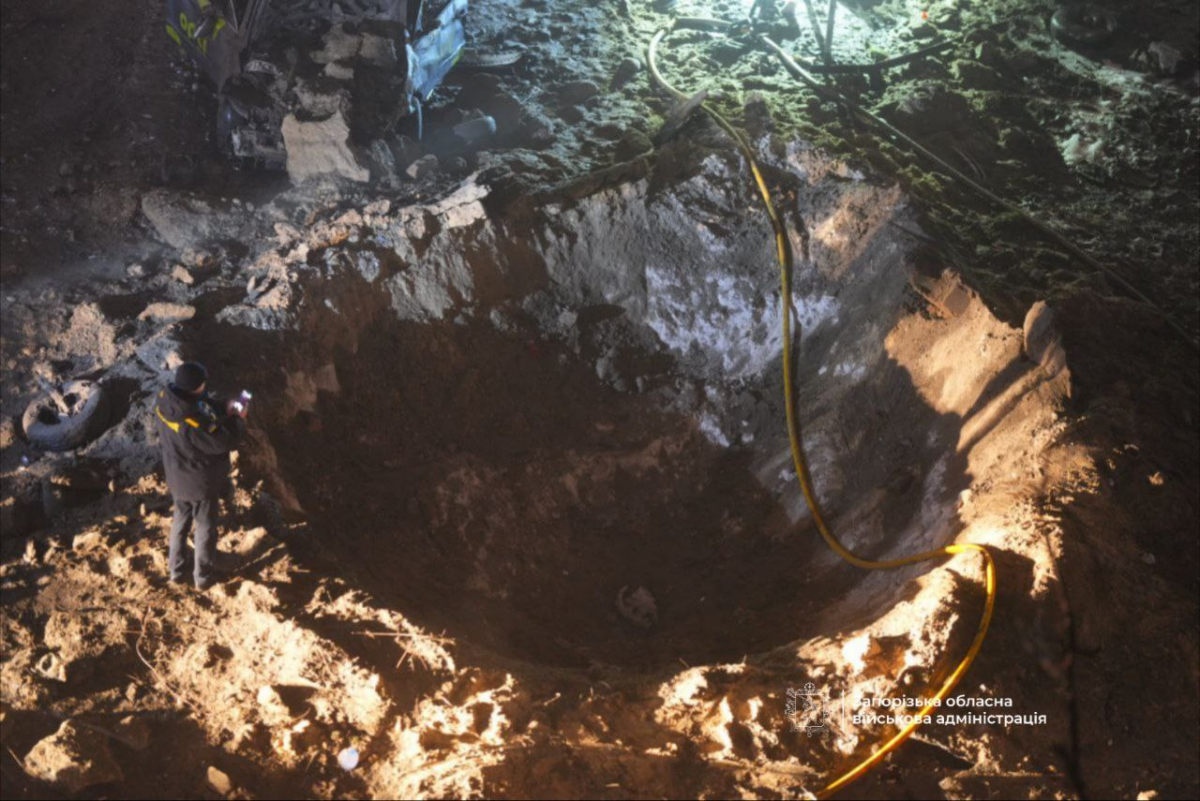 Росіяни вдарили по Запоріжжю на світанку: внаслідок обстрілу є постраждалі, пошкоджено житло та автомобілі (фото, відео)