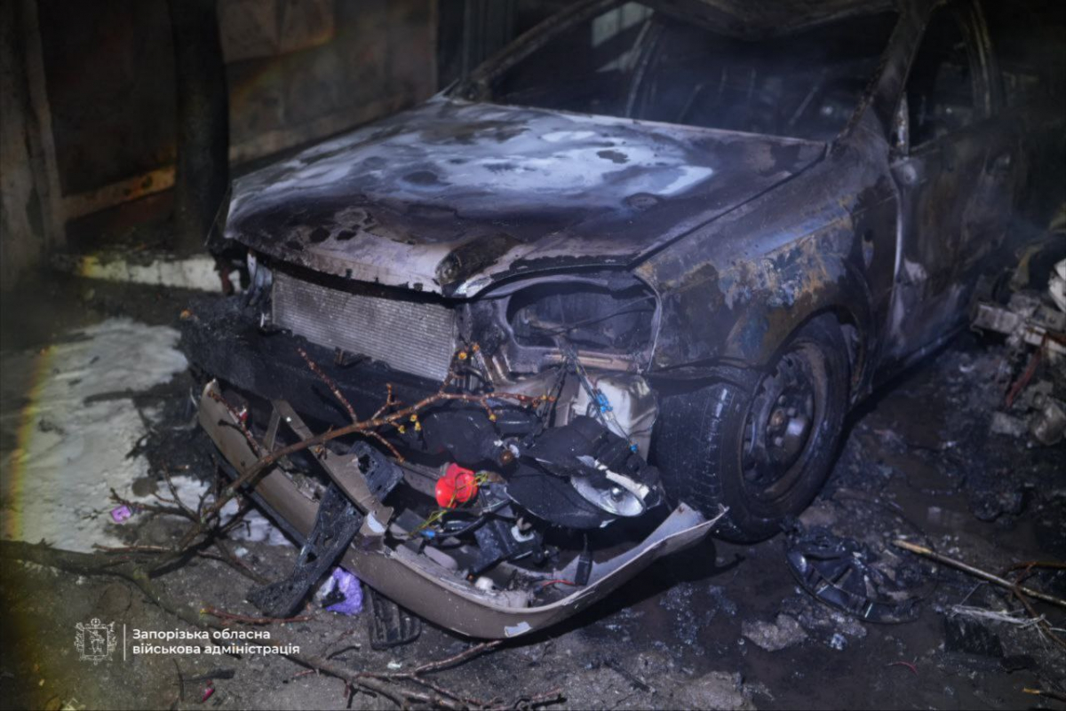 Росіяни вдарили по Запоріжжю на світанку: внаслідок обстрілу є постраждалі, пошкоджено житло та автомобілі (фото, відео)