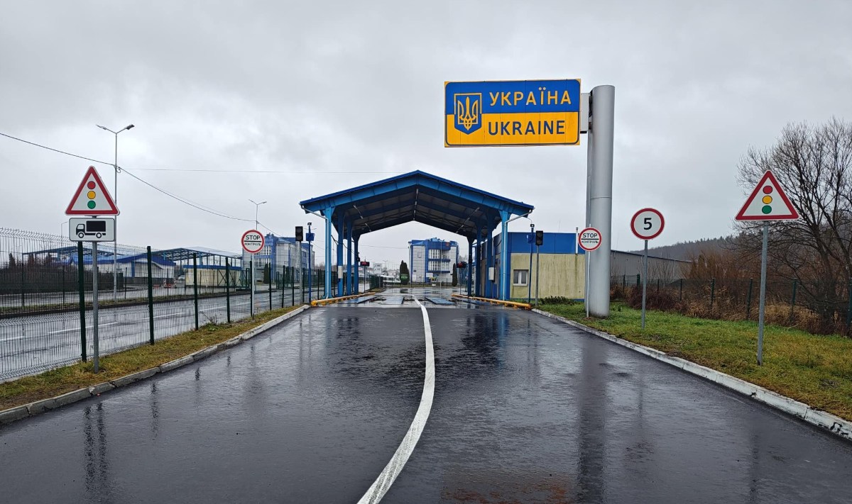 Шлюбна афера провалилася: прикордонники викрили схему мешканця Запорізької області (фото)