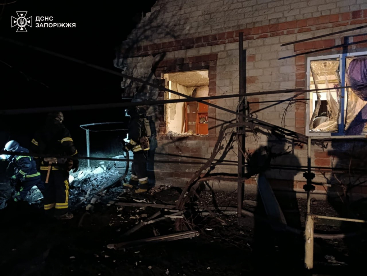 Троє поранених — росіяни вдарили по мирних населених пунктах на Запоріжжі (фото)