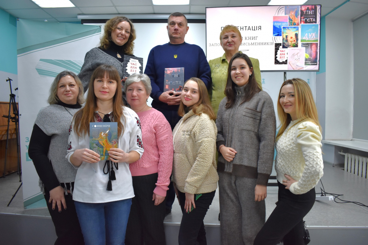 У Запоріжжі презентували вісім книг місцевих письменників - фото