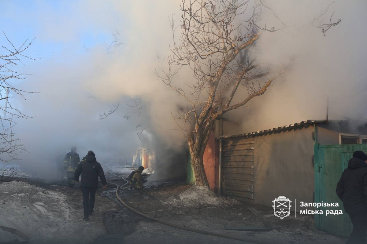 Ворог атакував приватний сектор Запоріжжя безпілотником - поранені люди (фото)