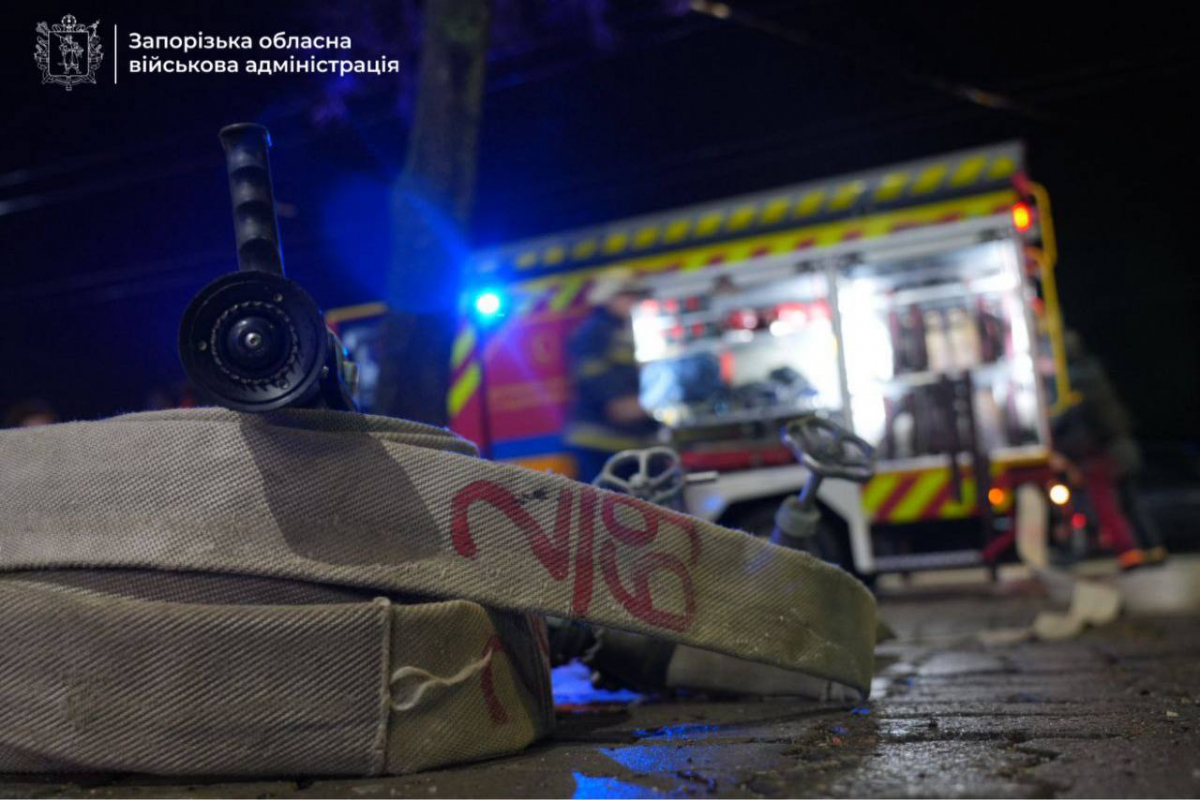 Ввечері 7 січня ворог ударив по торгівельному центру у Запоріжжі - фото і відео наслідків