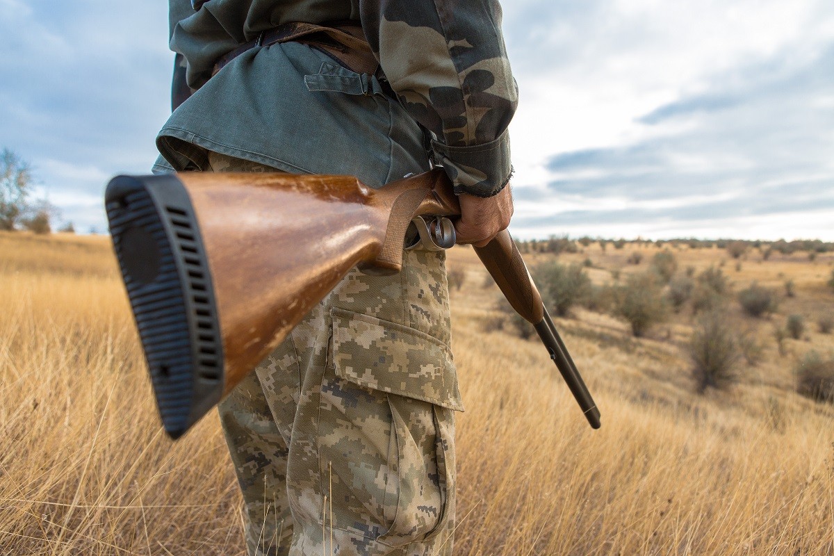 З рушницею та тепловізором - двох жителів Бердянська засудили за стрілянину в заповіднику на Львівщині