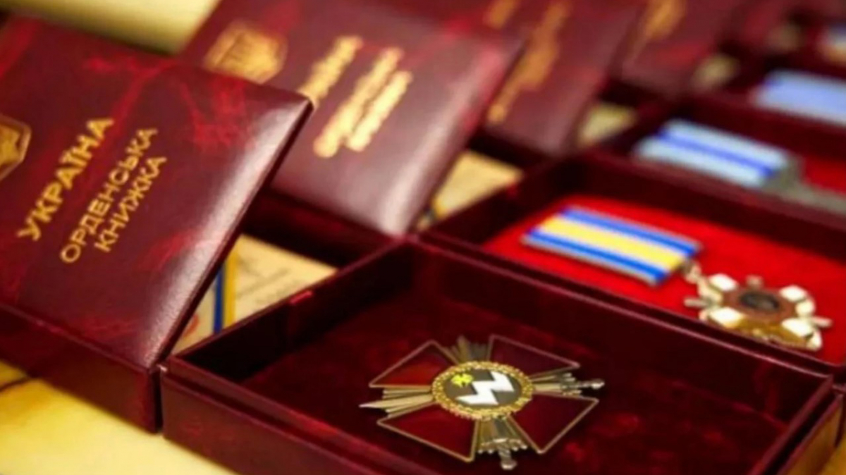 Запоріжці серед нагороджених до Дня Соборності України: Президент відзначив медиків, митців і волонтерів