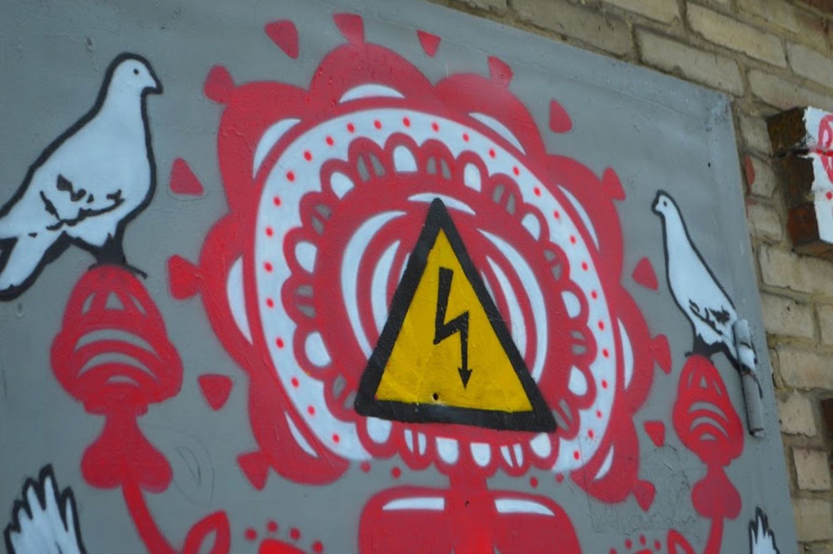 Запорізькі художники перетворили трансформаторну будку на яскравий артоб'єкт - фото