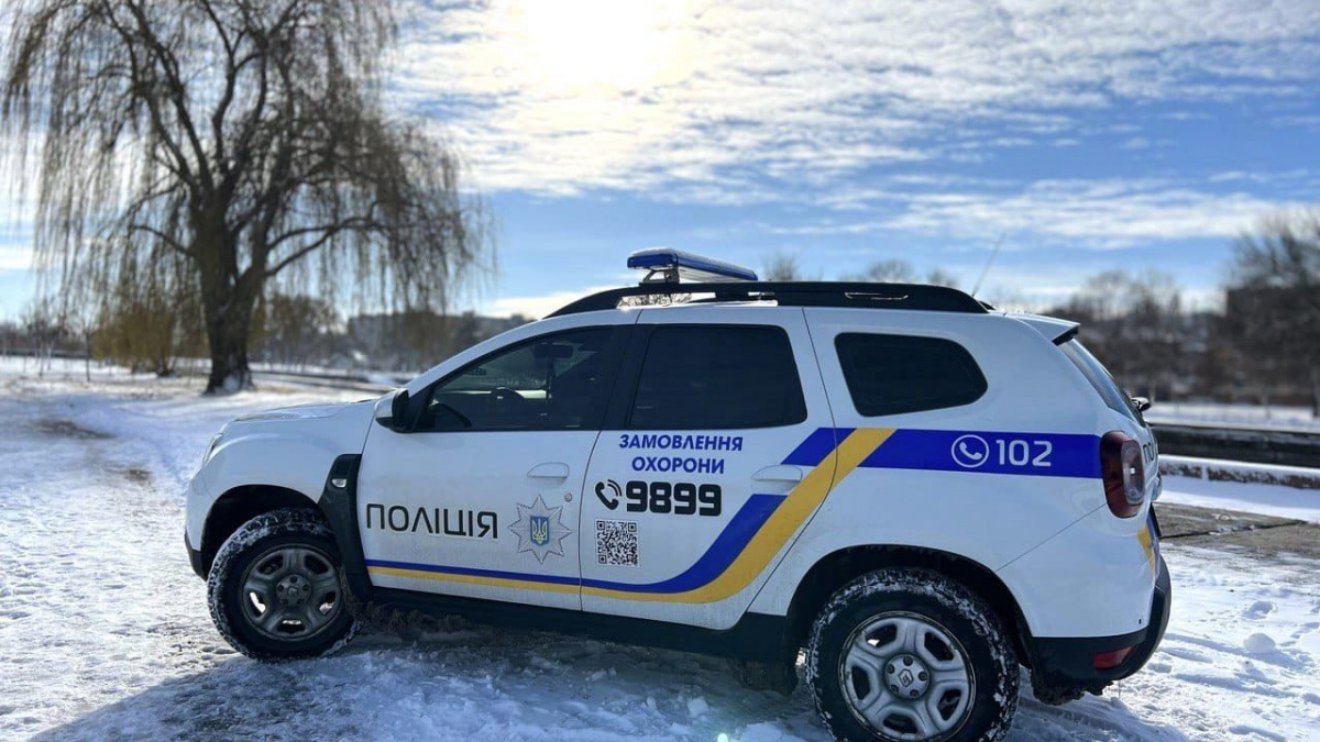 Блукала розгублена містом: у Запоріжжі правоохоронці розшукали зниклу бабусю (фото)