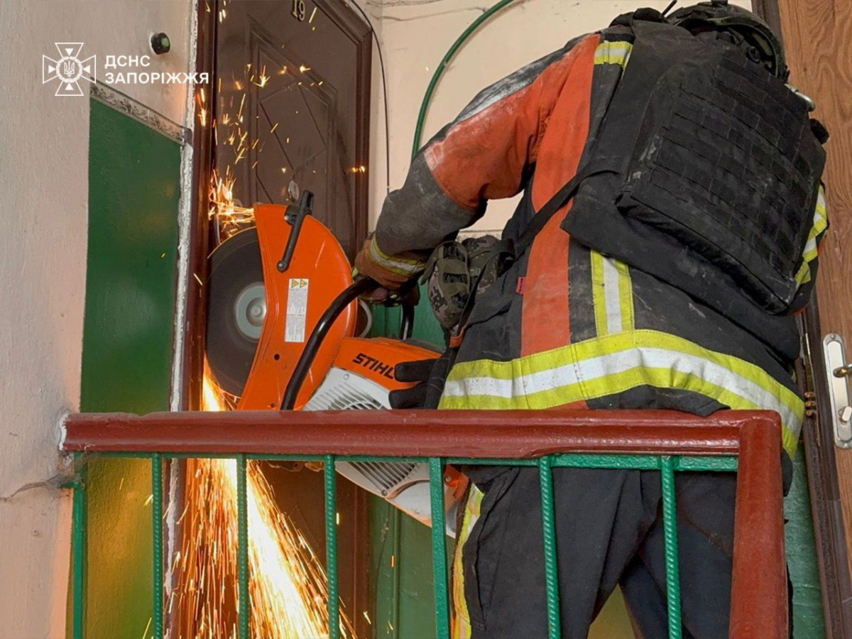 Бомби - на будинки, дрон - по заправці: росіяни атакують Запорізьку область (фото) 