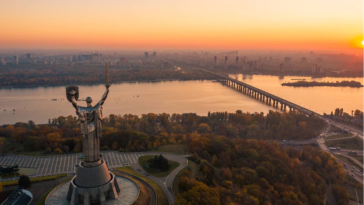 Чотири роки повномаштабного вторгнення: Рінат Ахметов спрямував понад 13,5 млрд грн на підтримку ЗСУ та цивільних