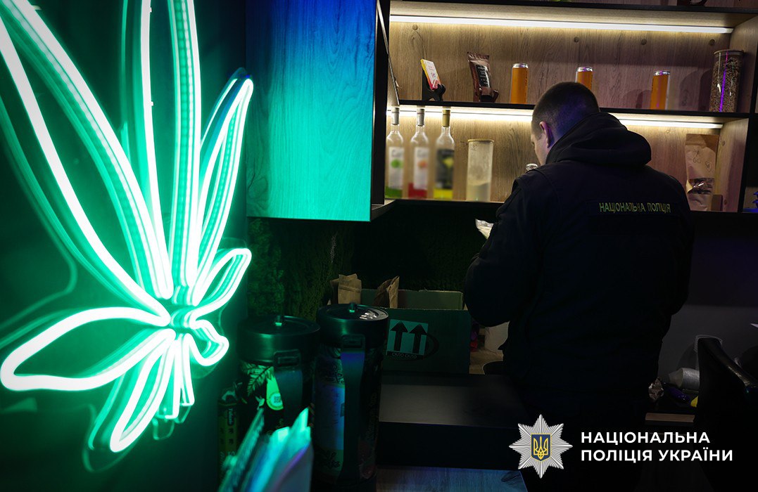 Льодяники, шоколад та желатинові ведмедики: у запорізьких магазинах наркотики маскували під "легальну" продукцію