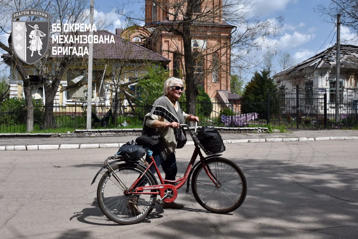 Місто-привід, в якому досі живуть люди - на розбомблений пустельний Оріхів моторошно дивитись (відео)