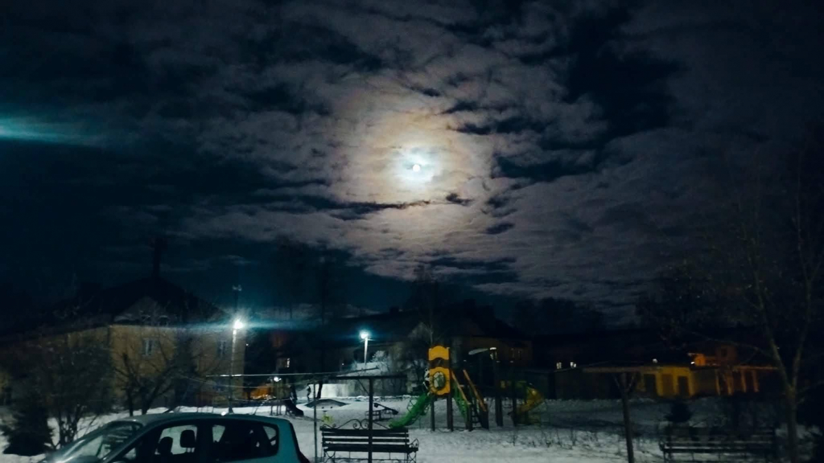 Неймовірно гарно - запоріжці поділились в соцмережах фото повні Сніжного місяця