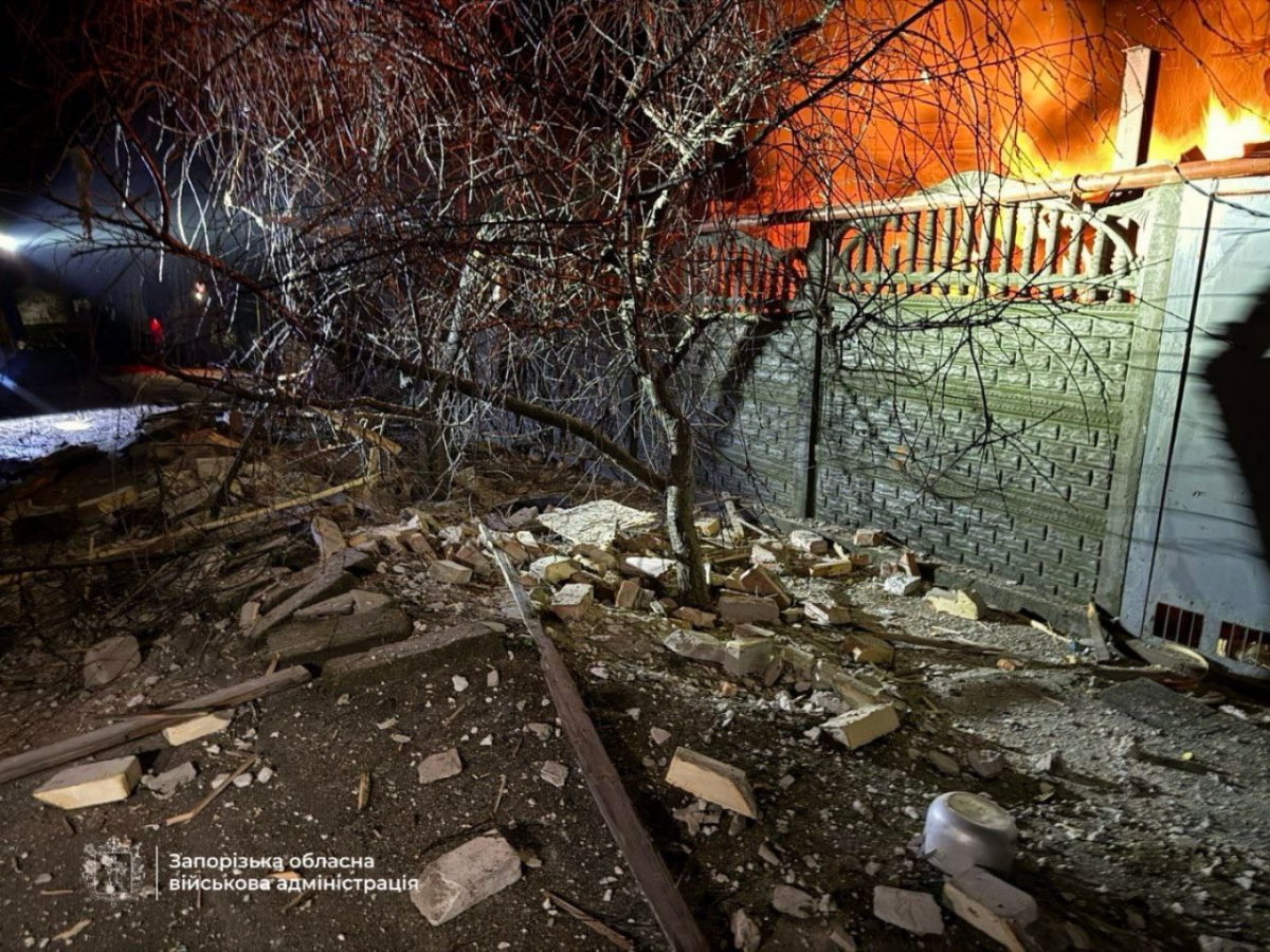Ніч під дронами: у Запоріжжі внаслідок російської атаки є поранені та руйнування (фото)