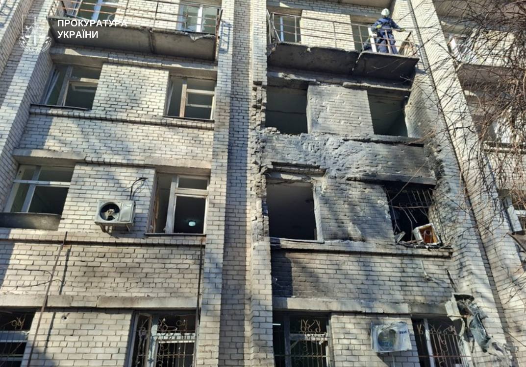 "Особливо вагітні злякались": що відбувається на місці удару по пологовому будинку в Запоріжжі (відео)