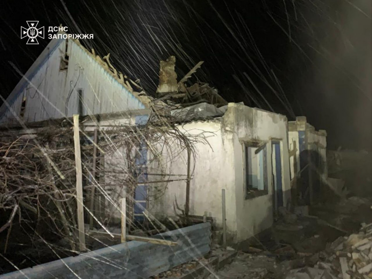 П'ять пожеж за добу: в Запорізькому районі внаслідок ворожих обстрілів постраждав чоловік (фото)