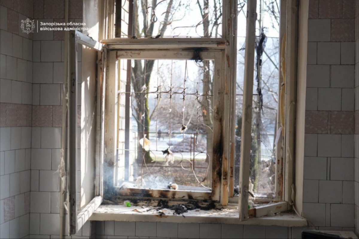 Росіяни вдарили по пологовому будинку в Запоріжжі: є поранені (фото)