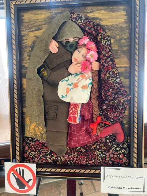 Трансформація ляльок: у Запоріжжі презентували виставку іграшок ручної роботи в незвичайному форматі (фото)