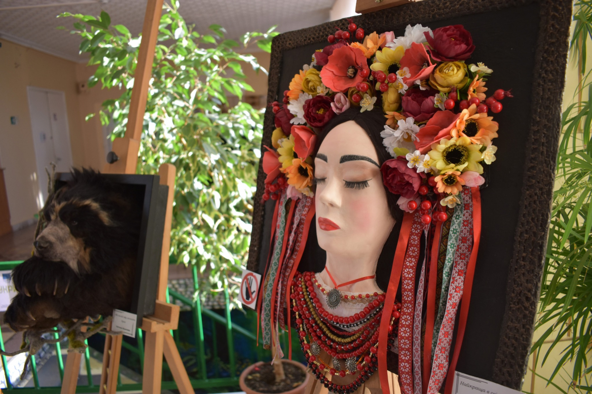 Трансформація ляльок: у Запоріжжі презентували виставку іграшок ручної роботи в незвичайному форматі (фото)