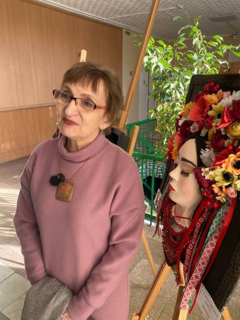 Трансформація ляльок: у Запоріжжі презентували виставку іграшок ручної роботи в незвичайному форматі (фото)