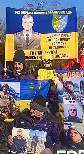 Ворог знову зірвав акцію у Запоріжжі: родини полонених не змогли вийти на вулицю через загрозу ворожих ударів (фото)