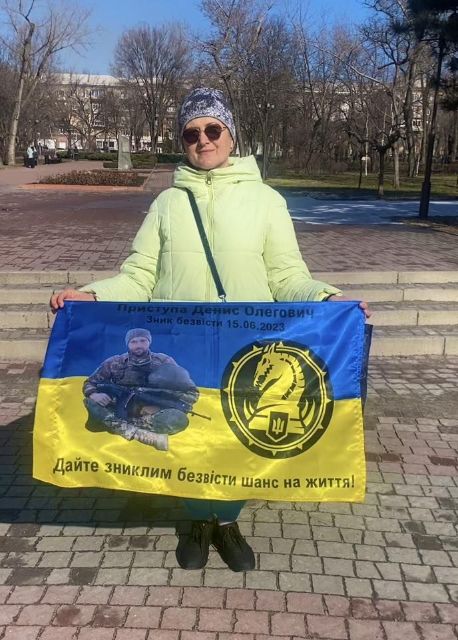 Ворог знову зірвав акцію у Запоріжжі: родини полонених не змогли вийти на вулицю через загрозу ворожих ударів (фото)