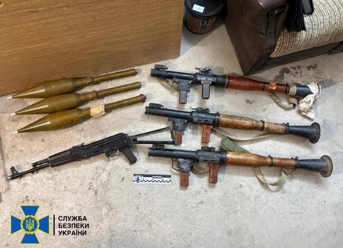 З передової на чорний ринок: у Запоріжжі затримали військового, який торгував зброєю