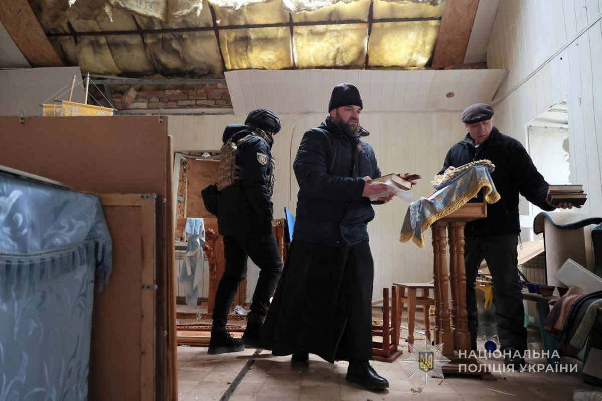 З прифронтового села Запорізької області вивезли ікони та інші церковні святині (відео)