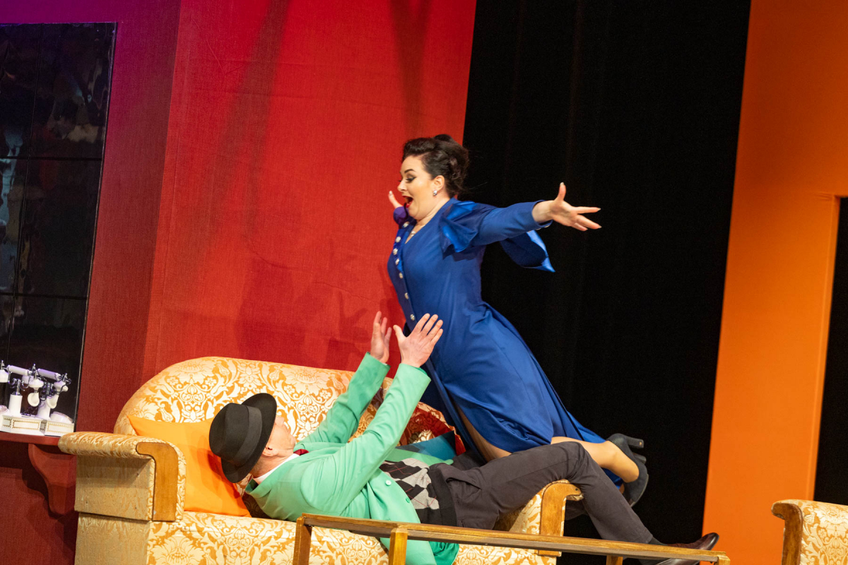 Запоріжців на дві години занурять у безтурботне французьке життя - прем'єра у театрі імені Магара (фото)