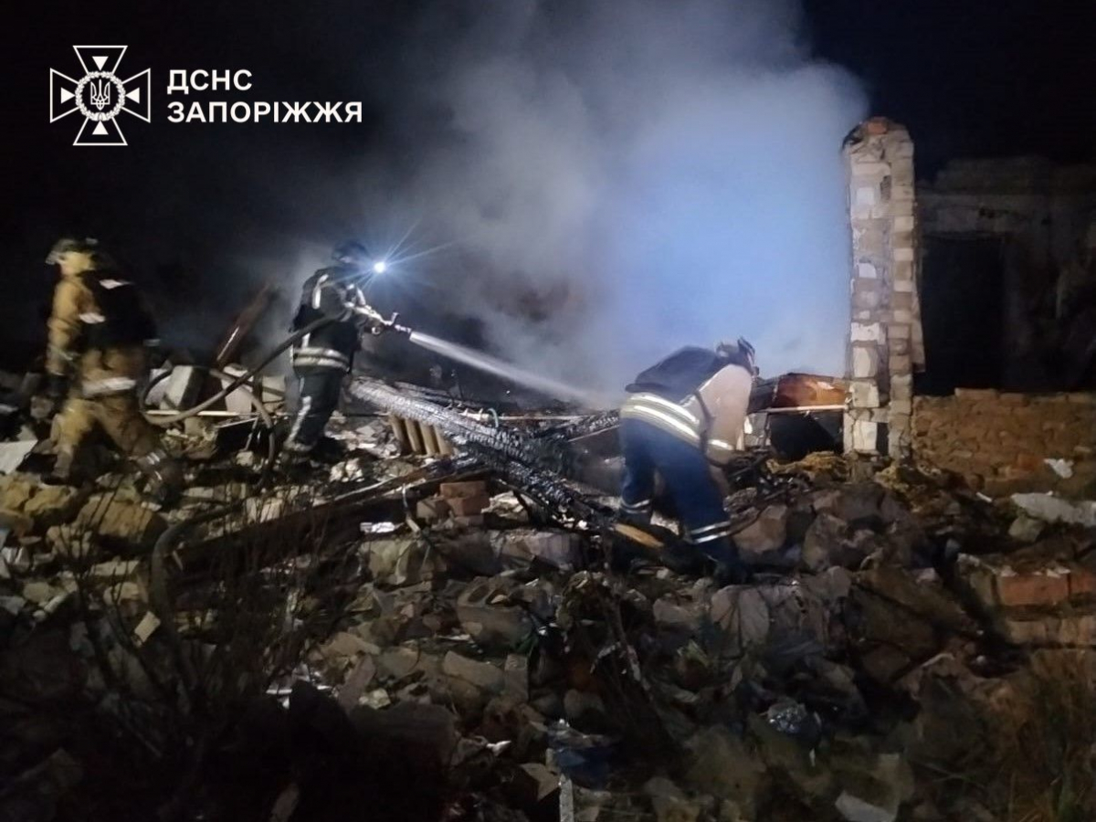 Антирекорд обстрілів: росіяни вдарили по Запорізькому району — поранені двоє чоловіків (фото, відео)