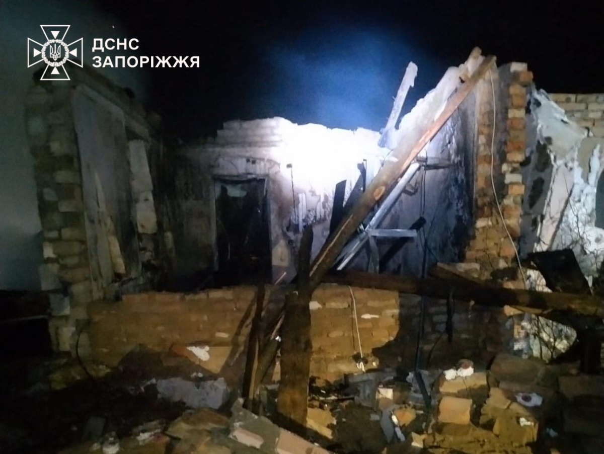 Антирекорд обстрілів: росіяни вдарили по Запорізькому району — поранені двоє чоловіків (фото, відео)