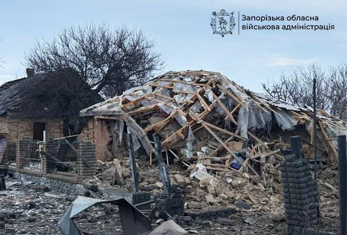 Антирекорд обстрілів: росіяни вдарили по Запорізькому району — поранені двоє чоловіків (фото, відео)