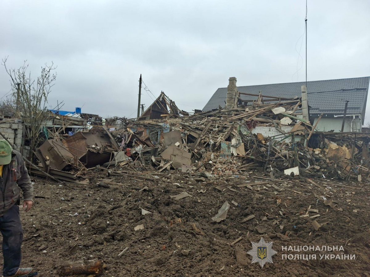 Безпілотником вдарили по магазину на Запоріжжі — жінка опинилася у лікарні (фото)