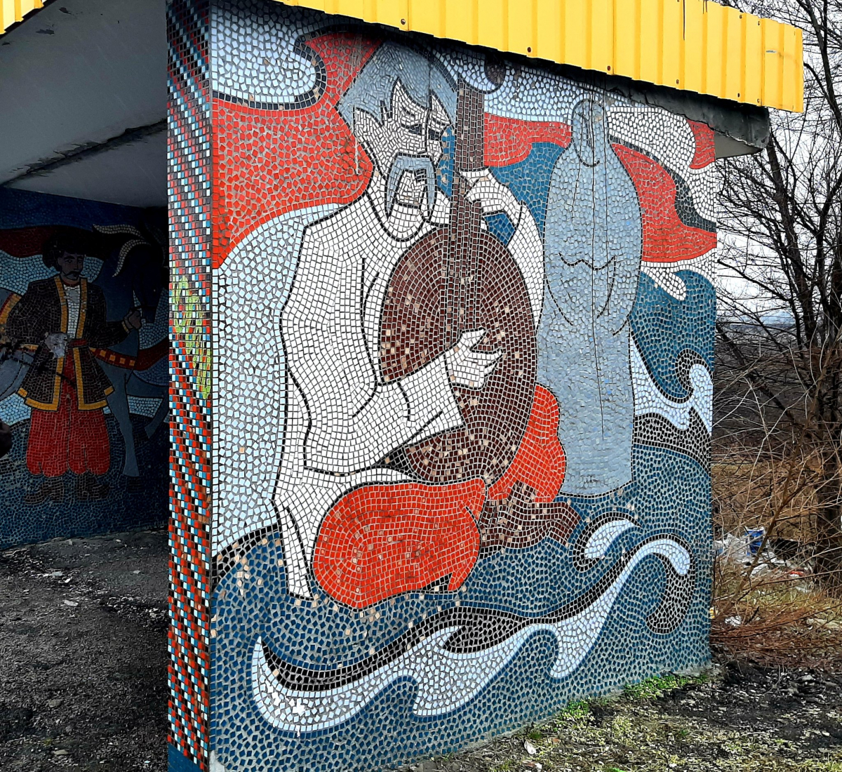 Лежала в посадці біля кургану: у Запорізькому районі знайшли стелу віком понад шість тисяч років (фото)