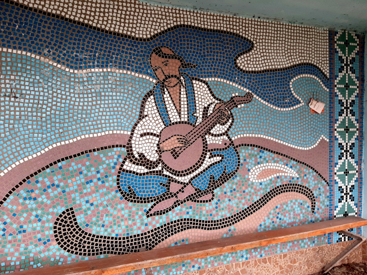 Лежала в посадці біля кургану: у Запорізькому районі знайшли стелу віком понад шість тисяч років (фото)