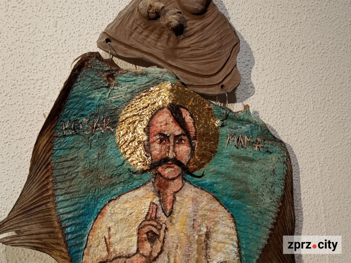 "Мені подобається цей образ загадковістю і містицизмом": у Запоріжжі відкрили сучасну виставку Мамаїв - фото 