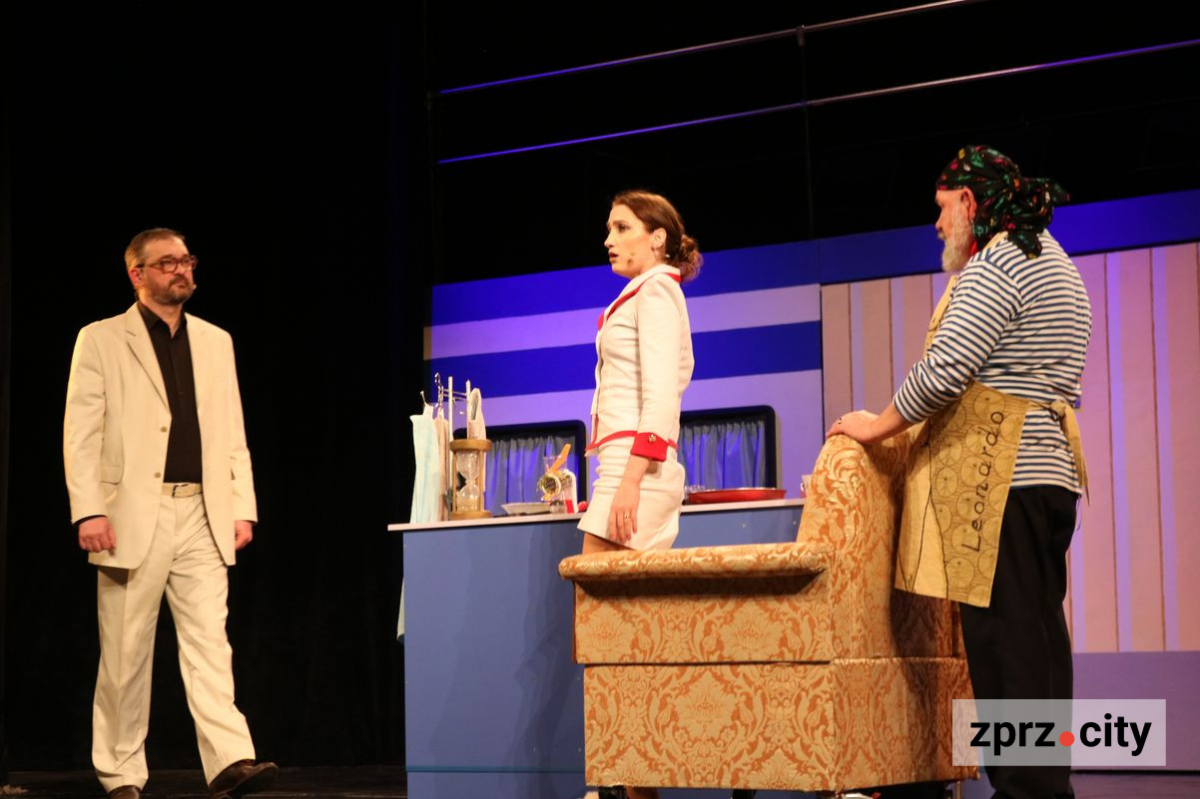 "Ми взяли п'єсу, яка дуже популярна в Європі": у запорізькому театрі покажуть комедію про кохання на трьох