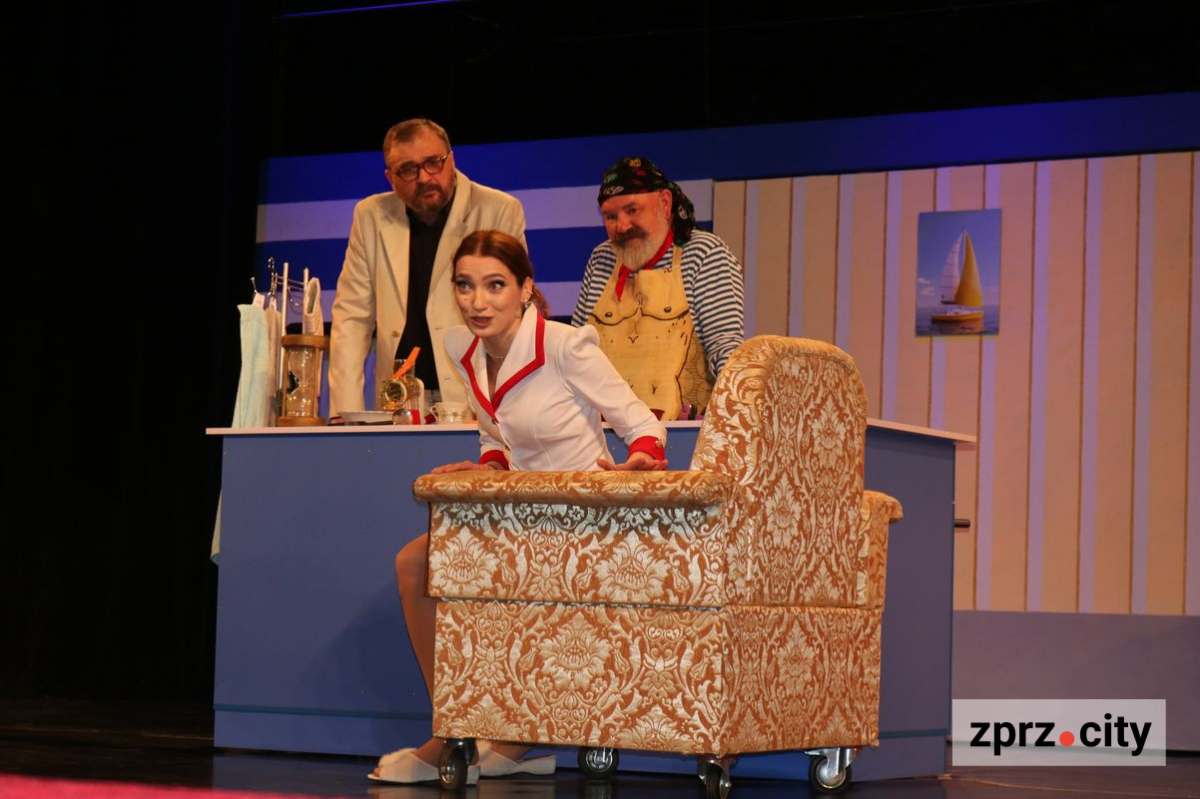 "Ми взяли п'єсу, яка дуже популярна в Європі": у запорізькому театрі покажуть комедію про кохання на трьох