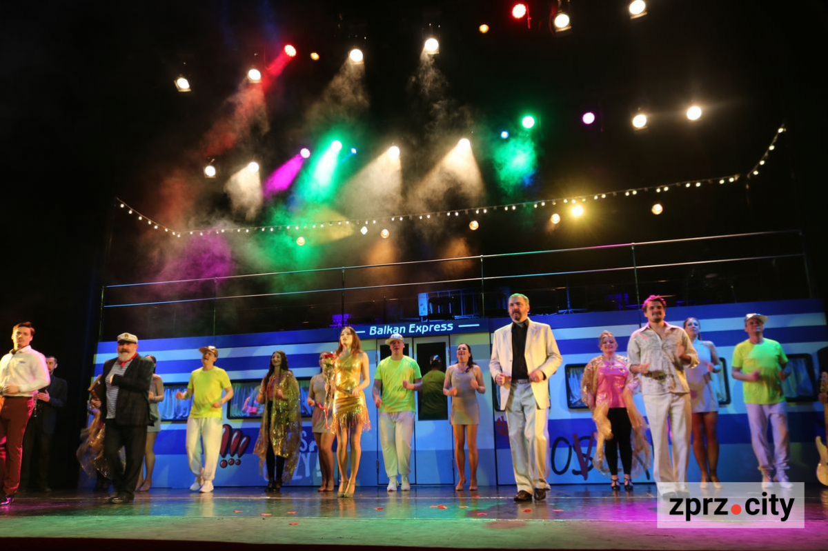 "Ми взяли п'єсу, яка дуже популярна в Європі": у запорізькому театрі покажуть комедію про кохання на трьох