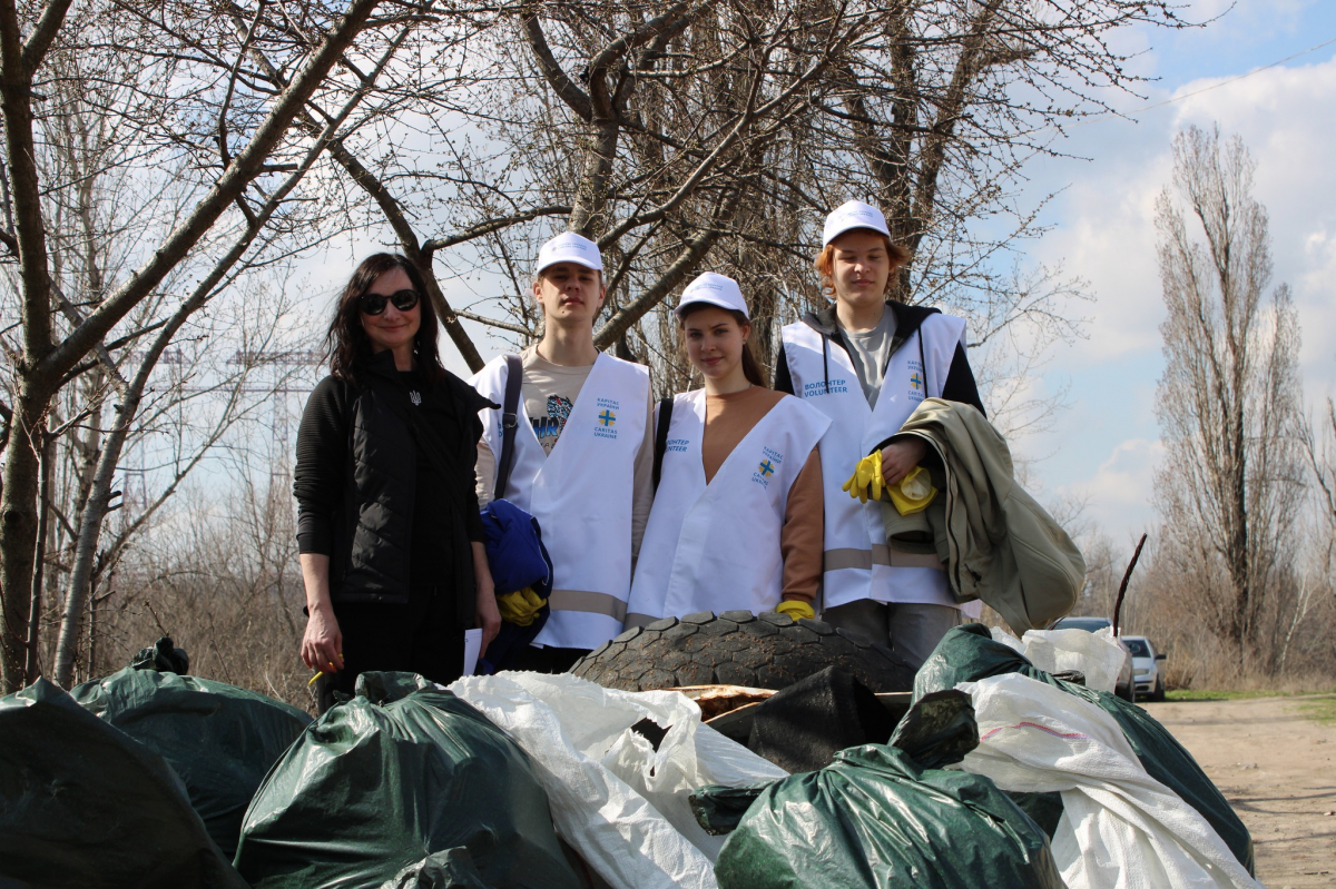 У Запоріжжі в балці Сагайдачного відбулась екотолока. Фото: Карітас Запоріжжя