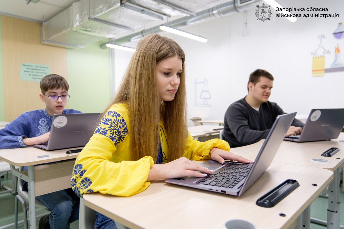 Навчання без перерв: школярі Запорізької області отримали ноутбуки від Фундації Олени Зеленської