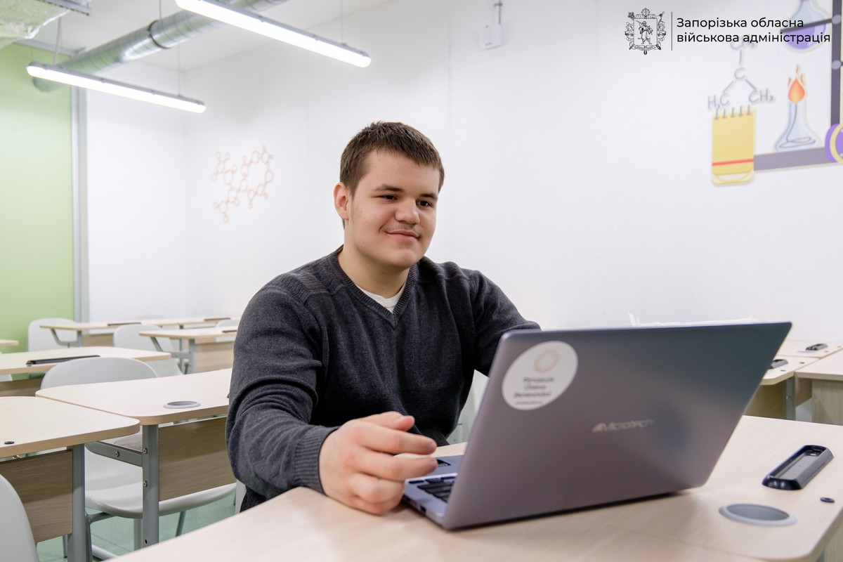 Навчання без перерв: школярі Запорізької області отримали ноутбуки від Фундації Олени Зеленської