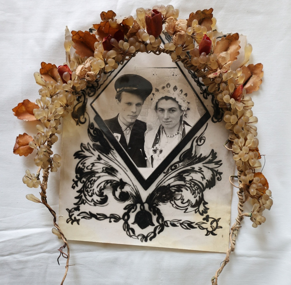 Рідкісна знахідка: у родині на Запоріжжі зберігся унікальний весільний вінок 1960 року (фото)