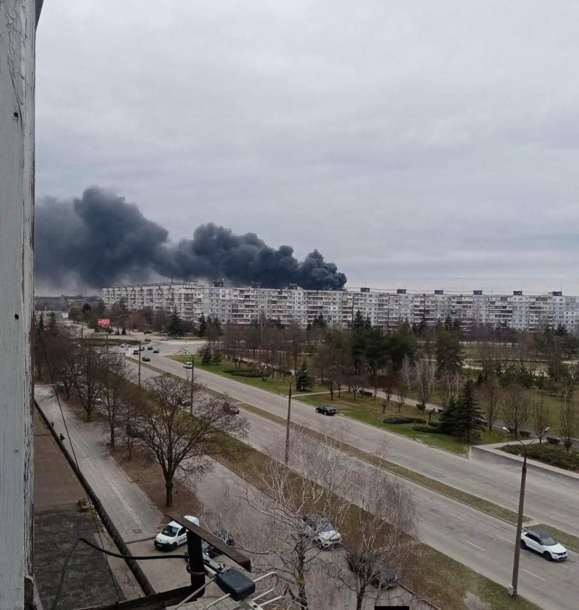 Наслідки російської атаки по Запоріжжю вдень 21 березня 2026 року. Фото: Регіна Харченко