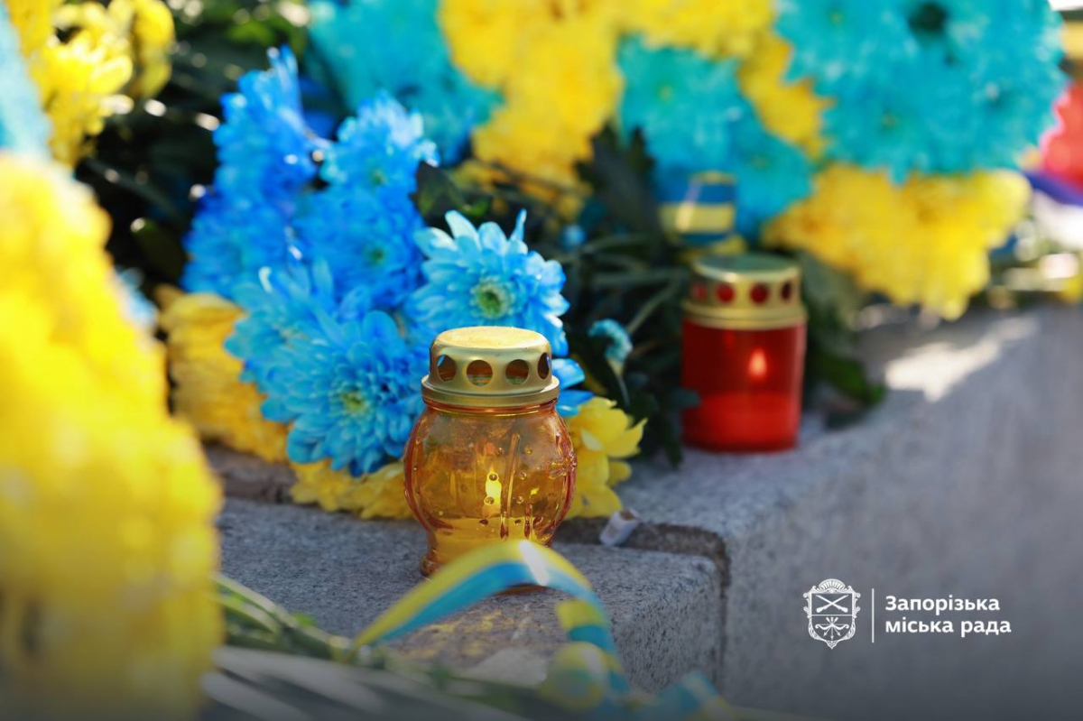 Шана загиблим героям - у Запоріжжі вшанували пам'ять полеглих добровольців (фото, відео)