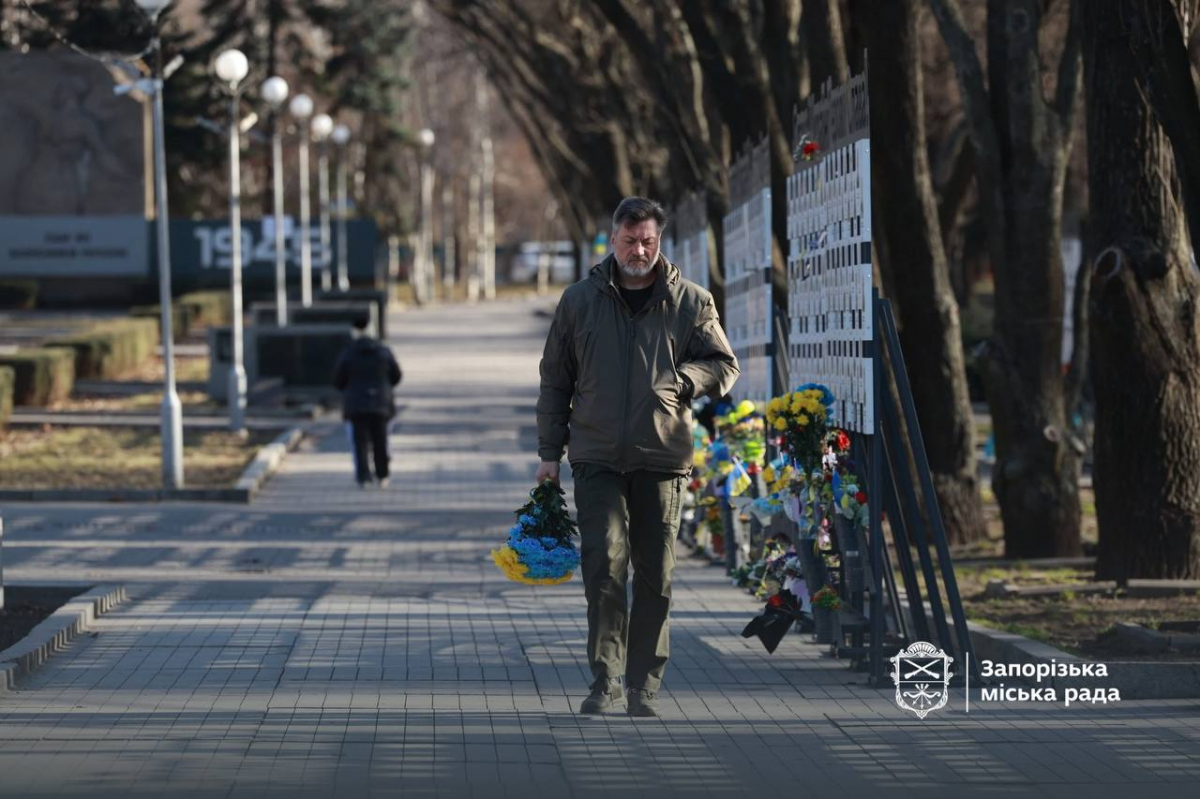 Шана загиблим героям - у Запоріжжі вшанували пам'ять полеглих добровольців (фото, відео)